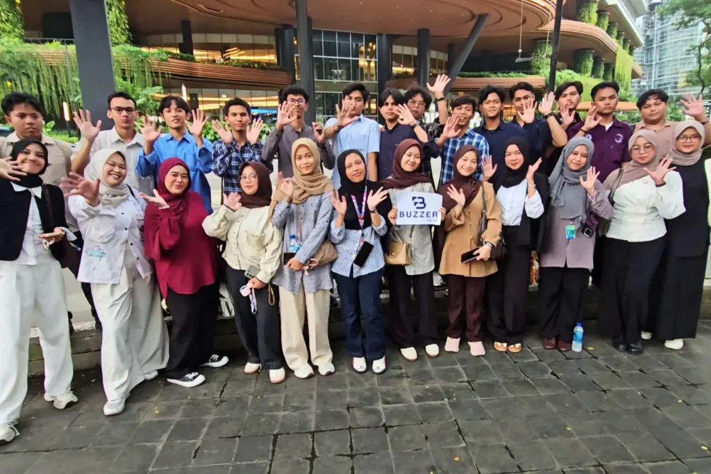 Tim buzzer offline menuju lokasi event